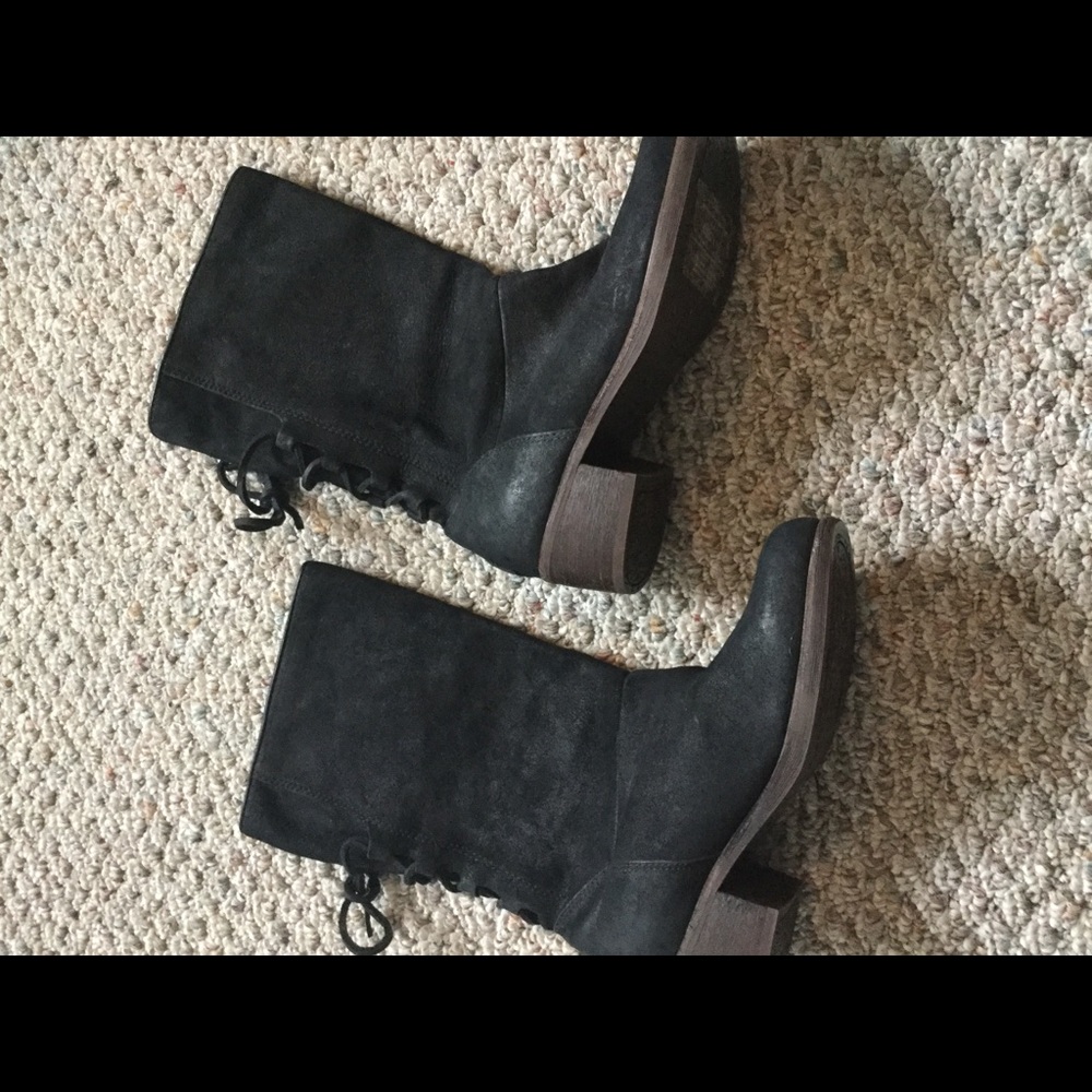 Ugg cary boots 5.5
